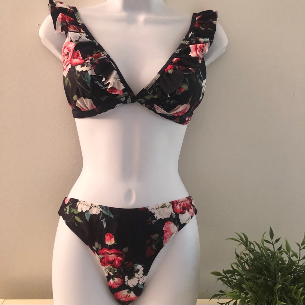 CUPSHE Navy -Floral Ruffle Bikini